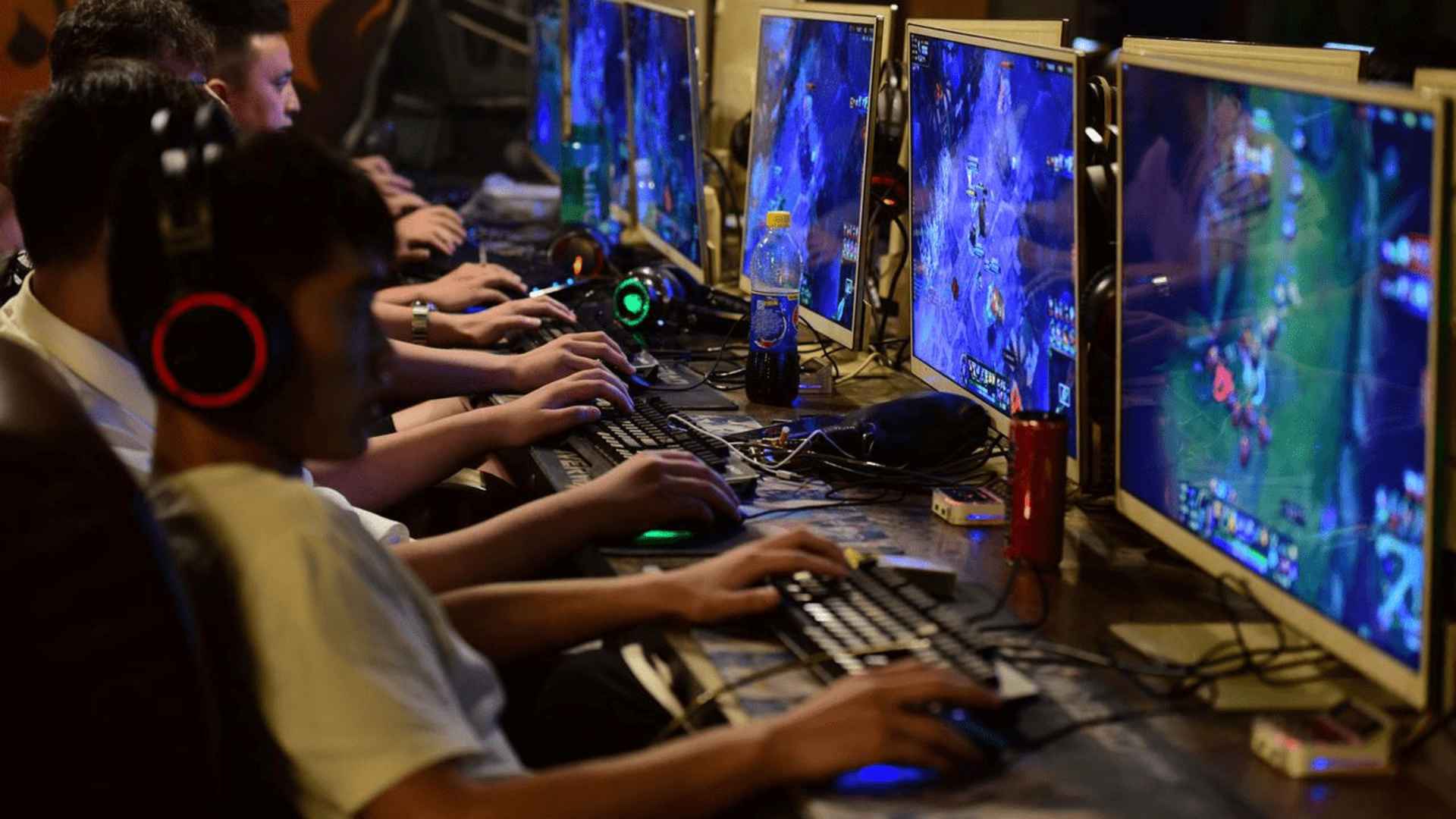 Can Playing Football Games Improve Your Real-World Tactical IQ?
